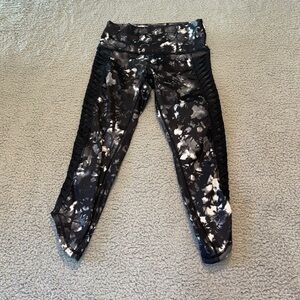 Lululemon Womens Leggings rare Size 6 Black White Crop Sheer Sides